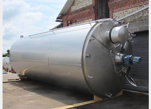 Cuve agitée , isolée de 25.000 litres - Circulation forcée type coquillée