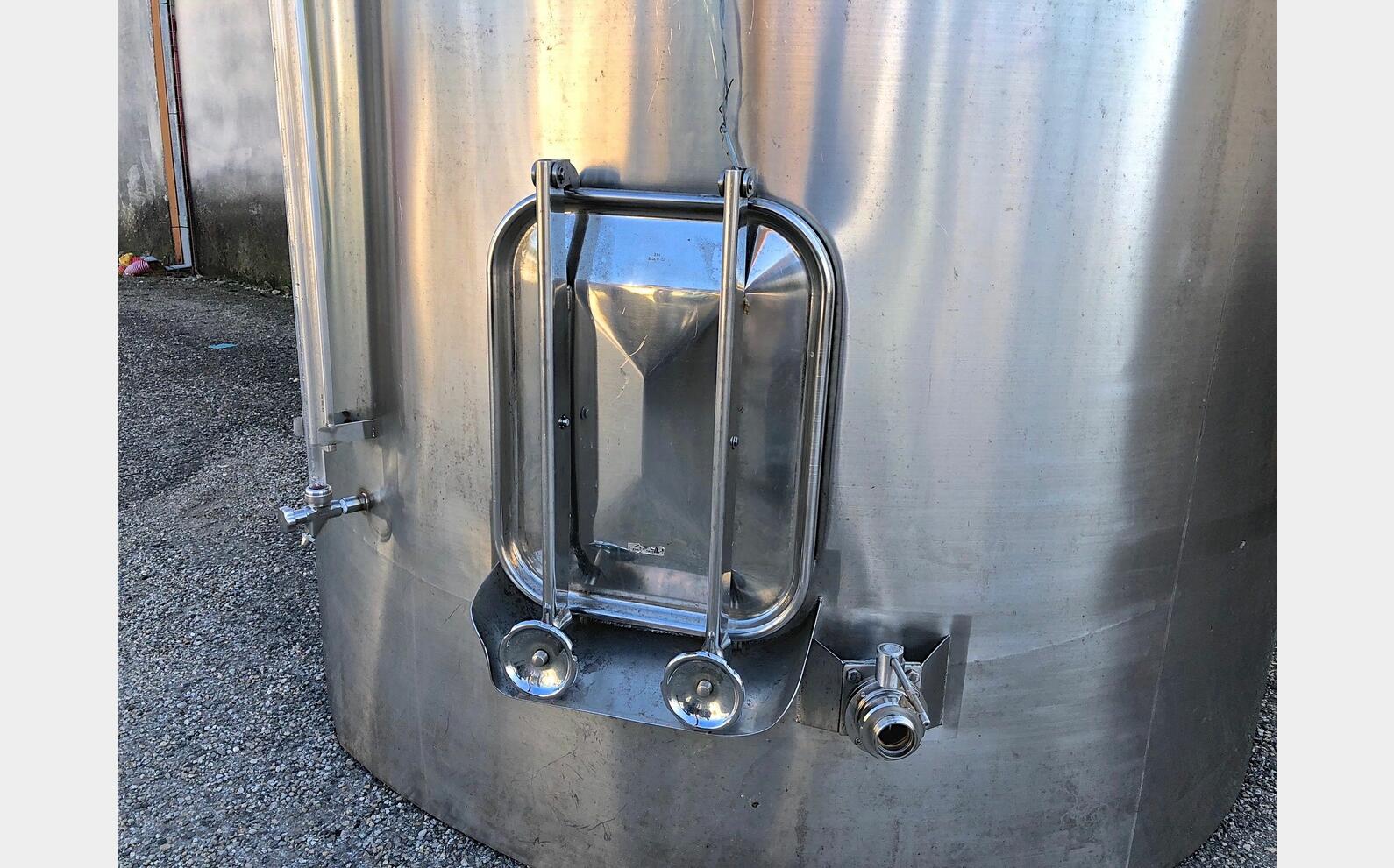 Cuve inox ferm&eacute;e fond conique