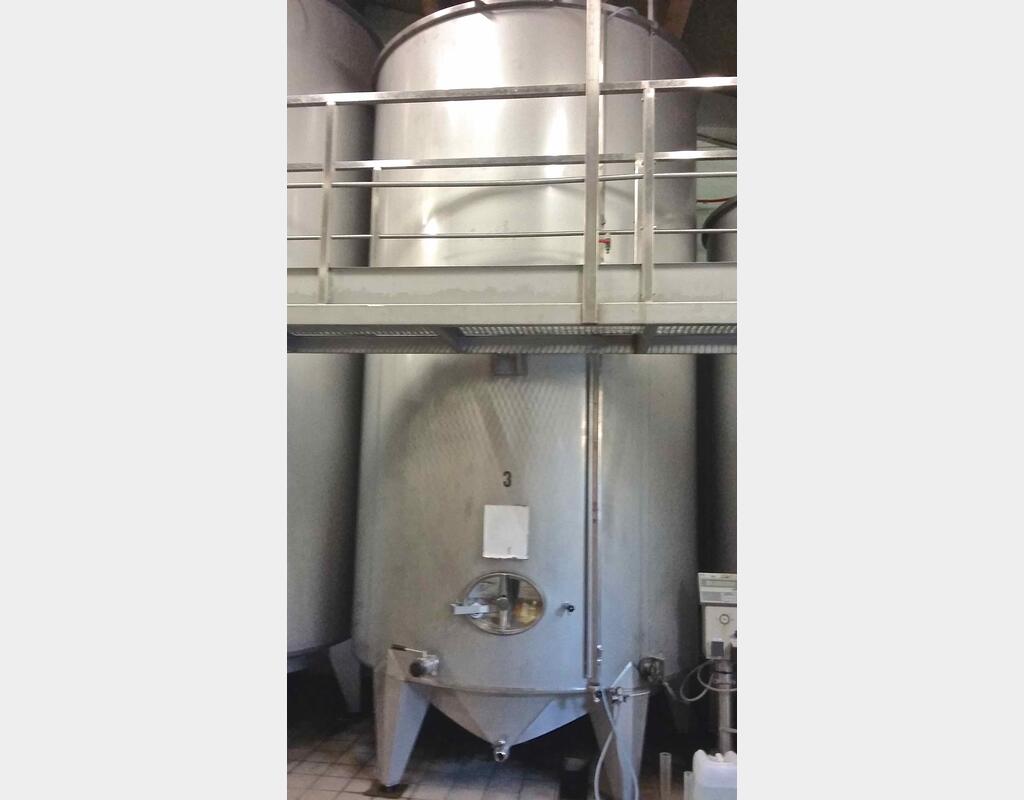 Cuve Inox cylindrique verticale capacit&eacute; : 182,73 hls (18273 litres)