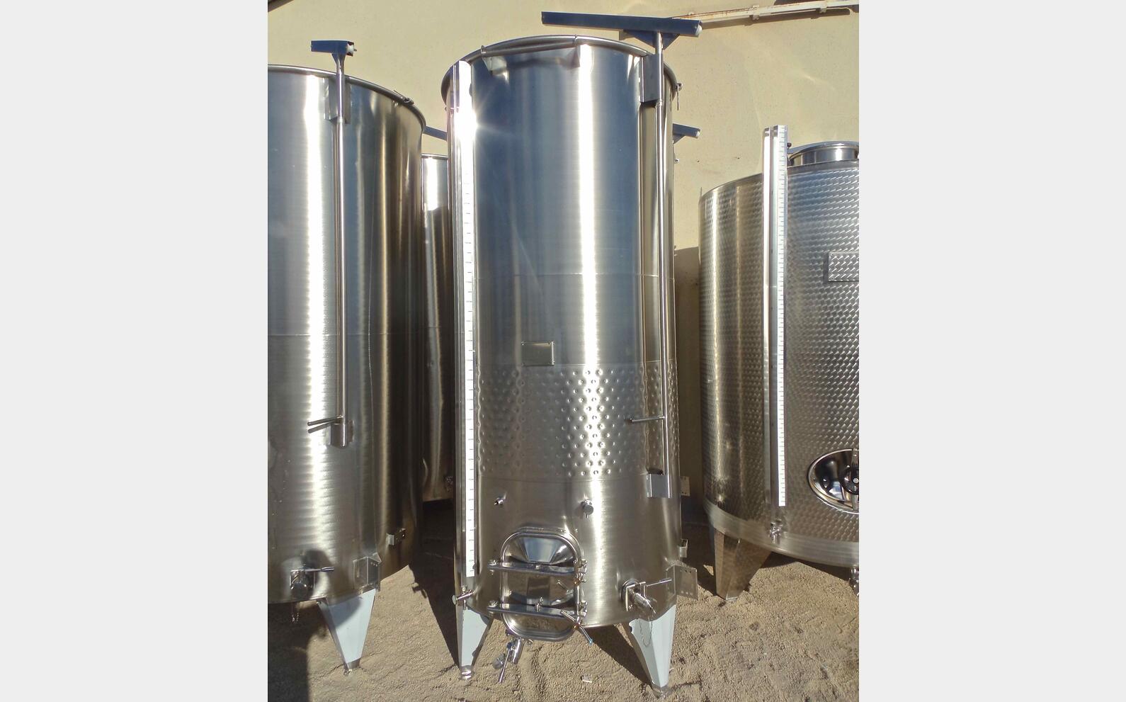 Cuve Inox chapeau flottant de 28 hls MATERIEL NEUF Volume : 2800 litres (28 hls)