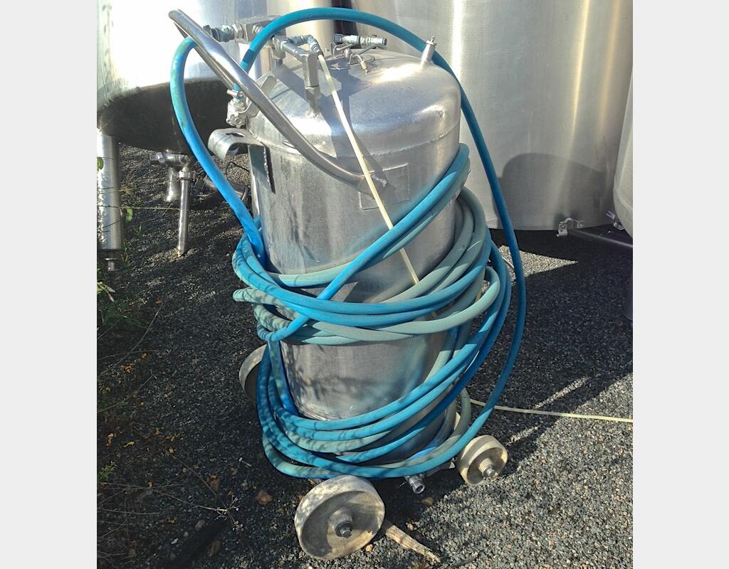 Cuve inox sur roulettes