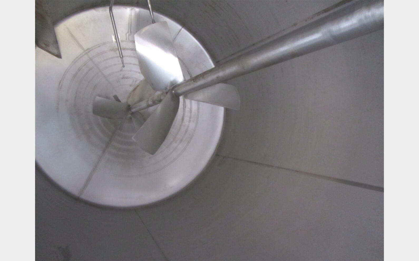 Cuve INOX agit&eacute;e, isol&eacute;e,25 m3