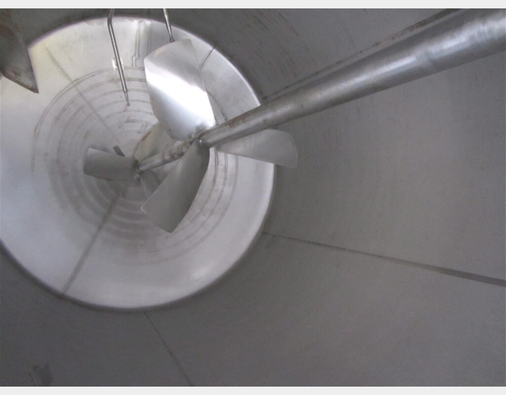 Cuve INOX agit&eacute;e, isol&eacute;e,25 m3