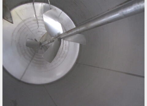 Cuve INOX agit&eacute;e, isol&eacute;e,25 m3