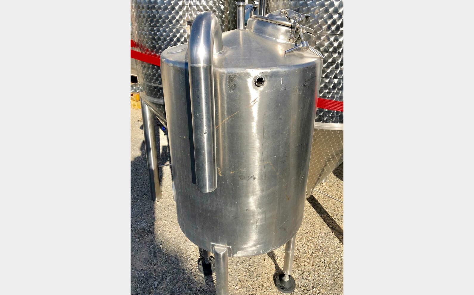 cuve inox cylindrique verticale LSDH18 200 litres