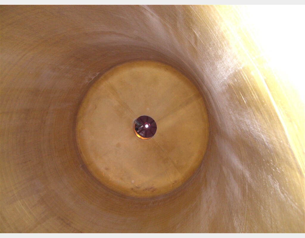 Cuve de stockage en polyester de 695 hls - Cylindrique verticale fond plat .
