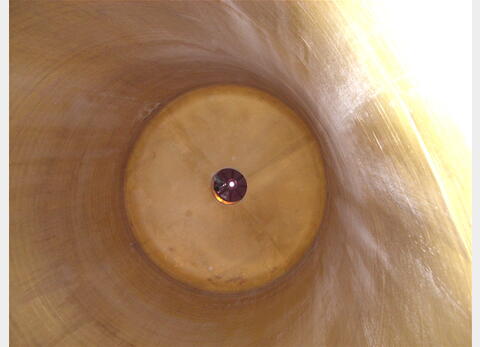 Cuve de stockage en polyester de 695 hls - Cylindrique verticale fond plat .