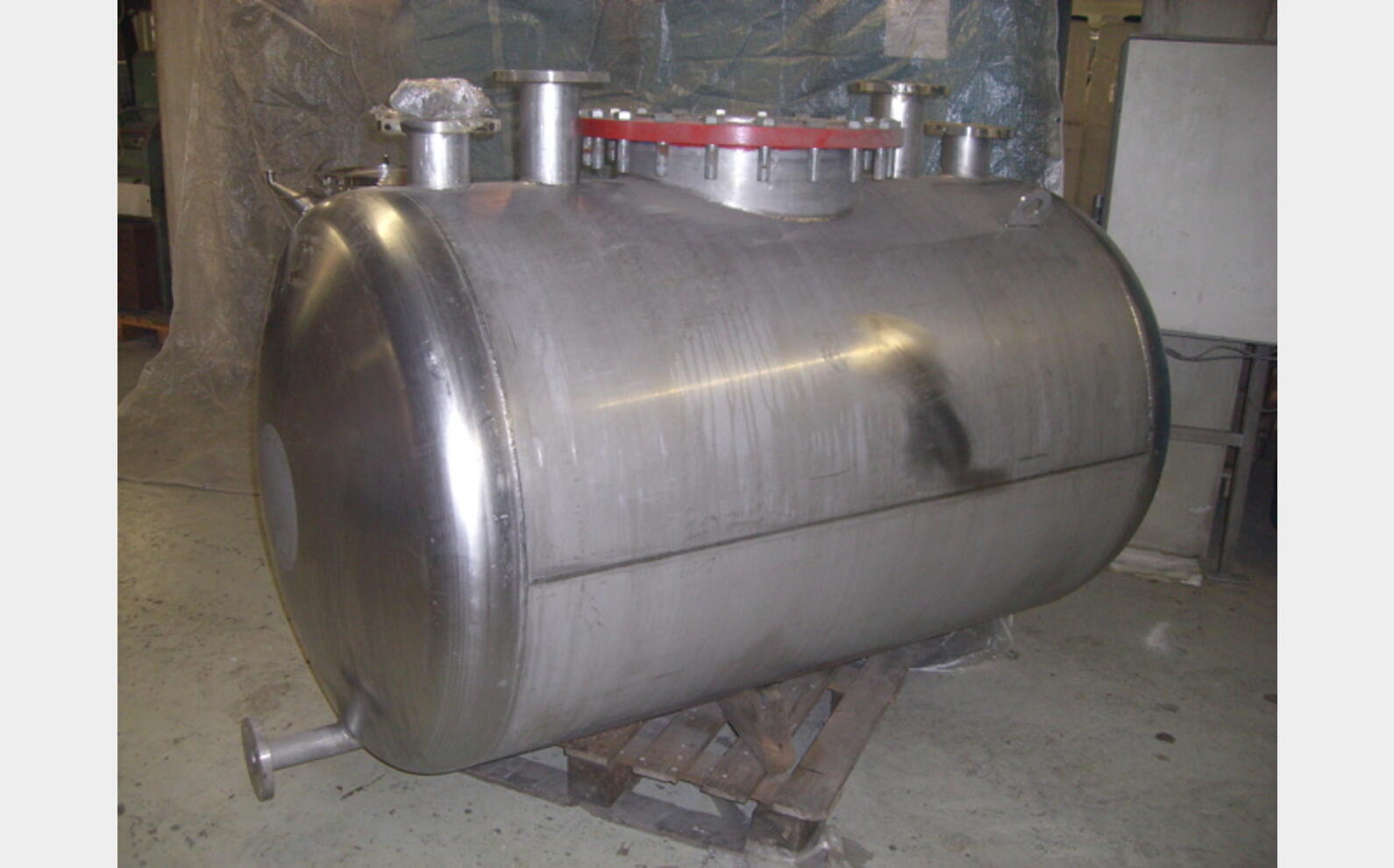 cuve de stockage INOX Volume : 1.600 litres