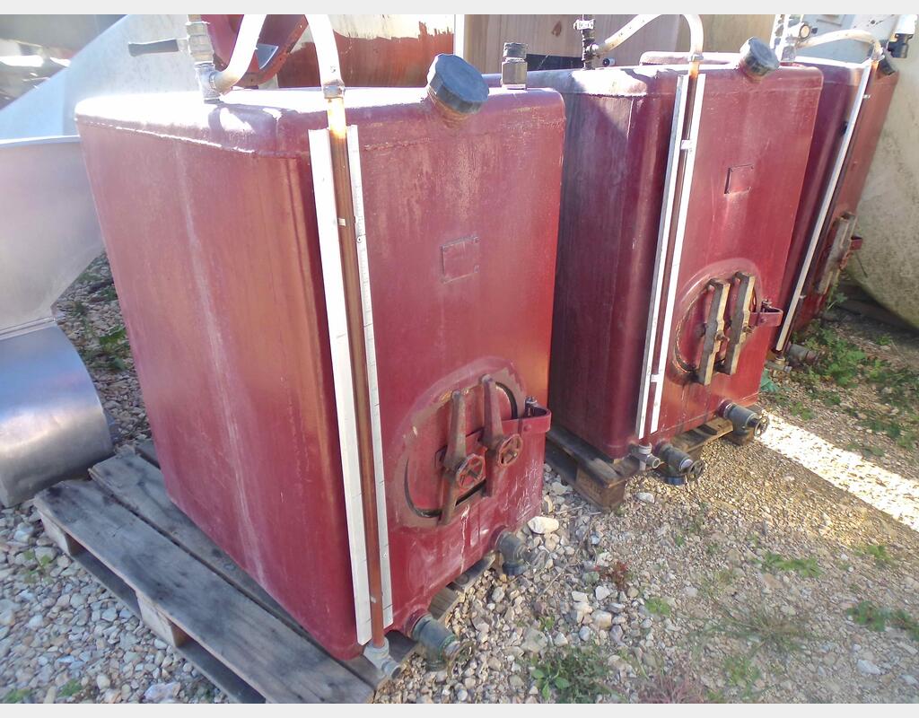 Cuve acier rev&ecirc;tu de 700 L
