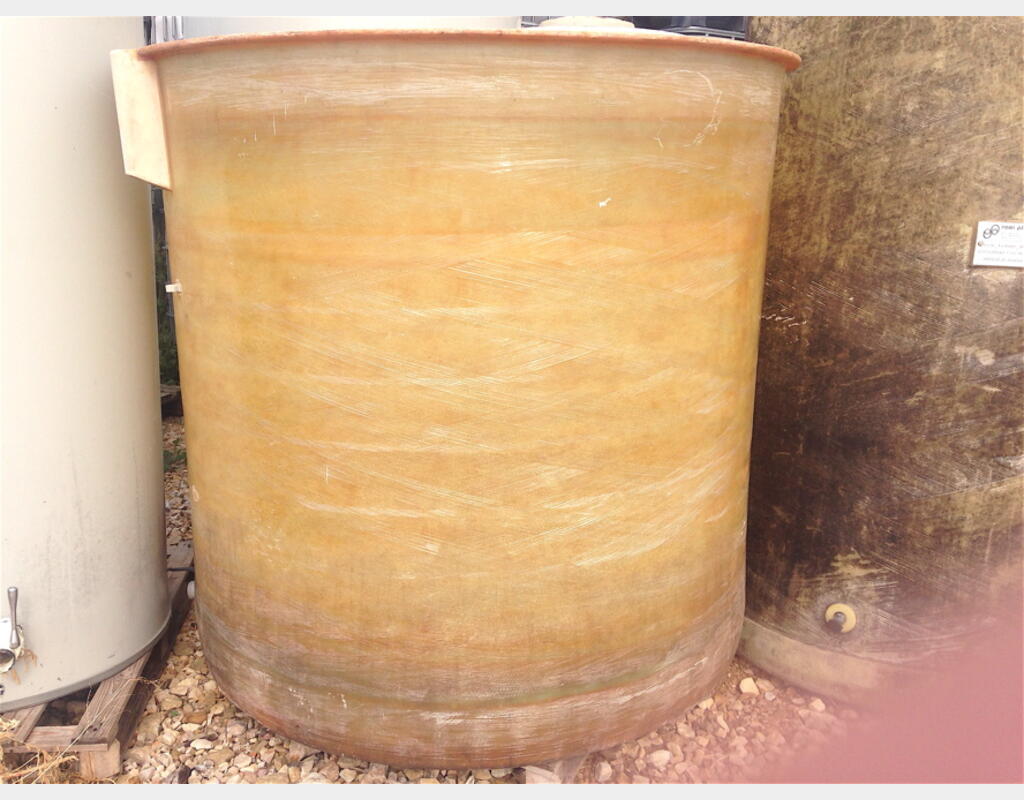 Cuve chapeau flottant en polyester - Volume : 25 hecto (2500 litres)