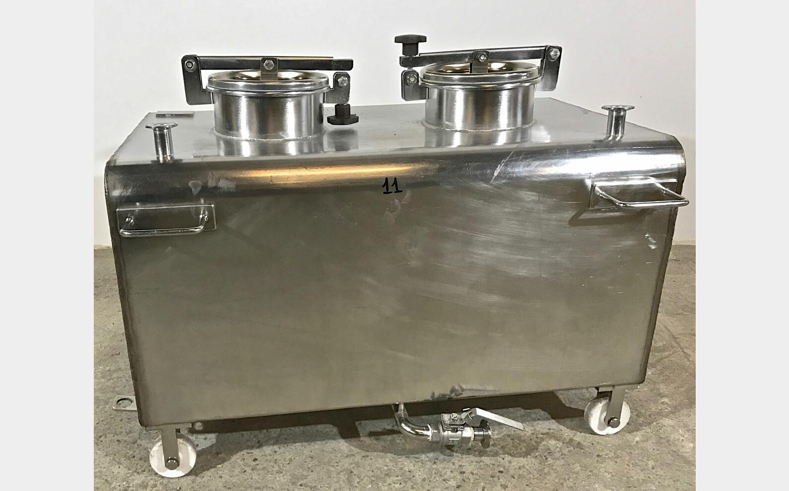 Cuve inox de stockage parall&eacute;l&eacute;pip&egrave;dique