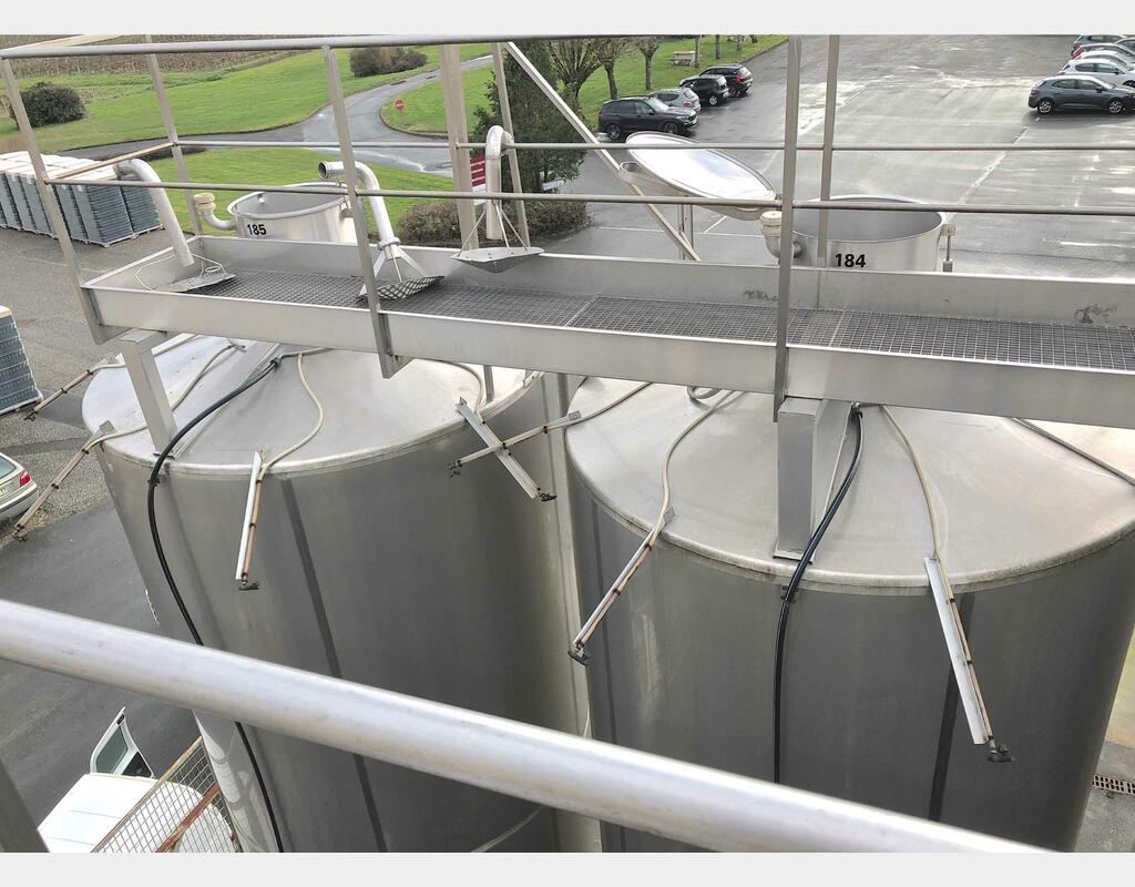 Cuve de stockage inox 304 - Volume : 260 hectos (26000 litres)