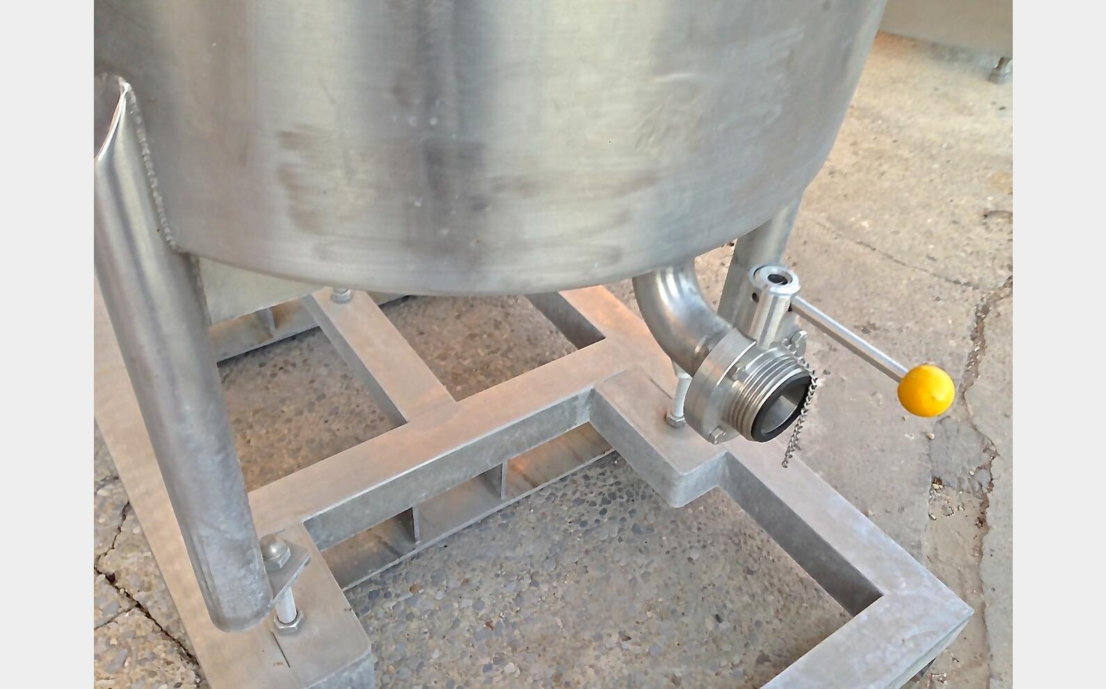 Cuve de stockage INOX Volume : 400 litres