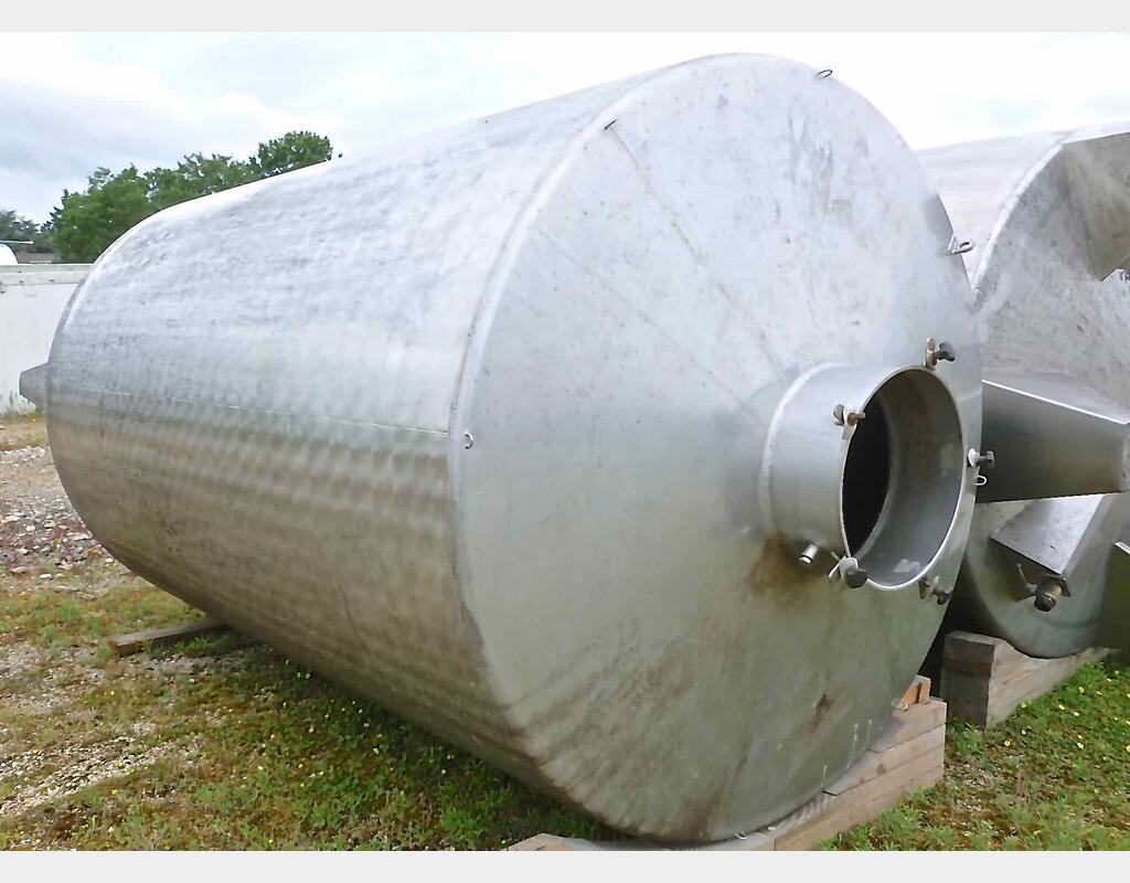 Cuve inox ferm&eacute;e sur pieds