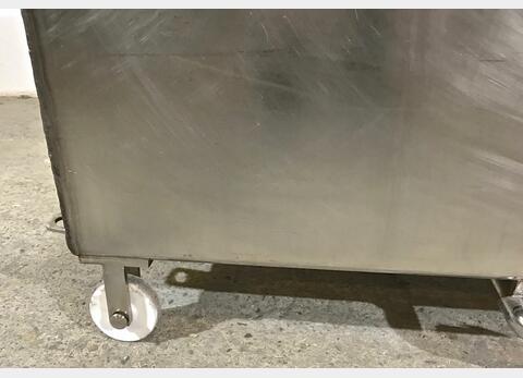 Cuve inox de stockage parall&eacute;l&eacute;pip&egrave;dique
