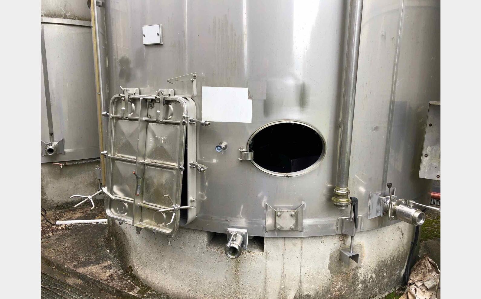 Stainless steel storage tank