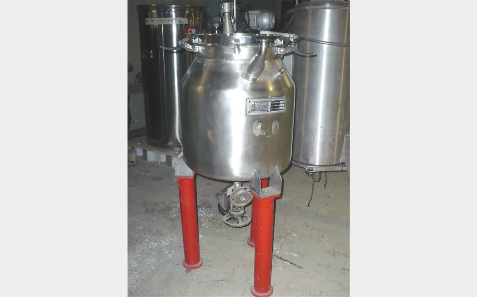 cuve de stockage INOX Volume : 50 litres Vinicole. Marque : ALFA LAVAL