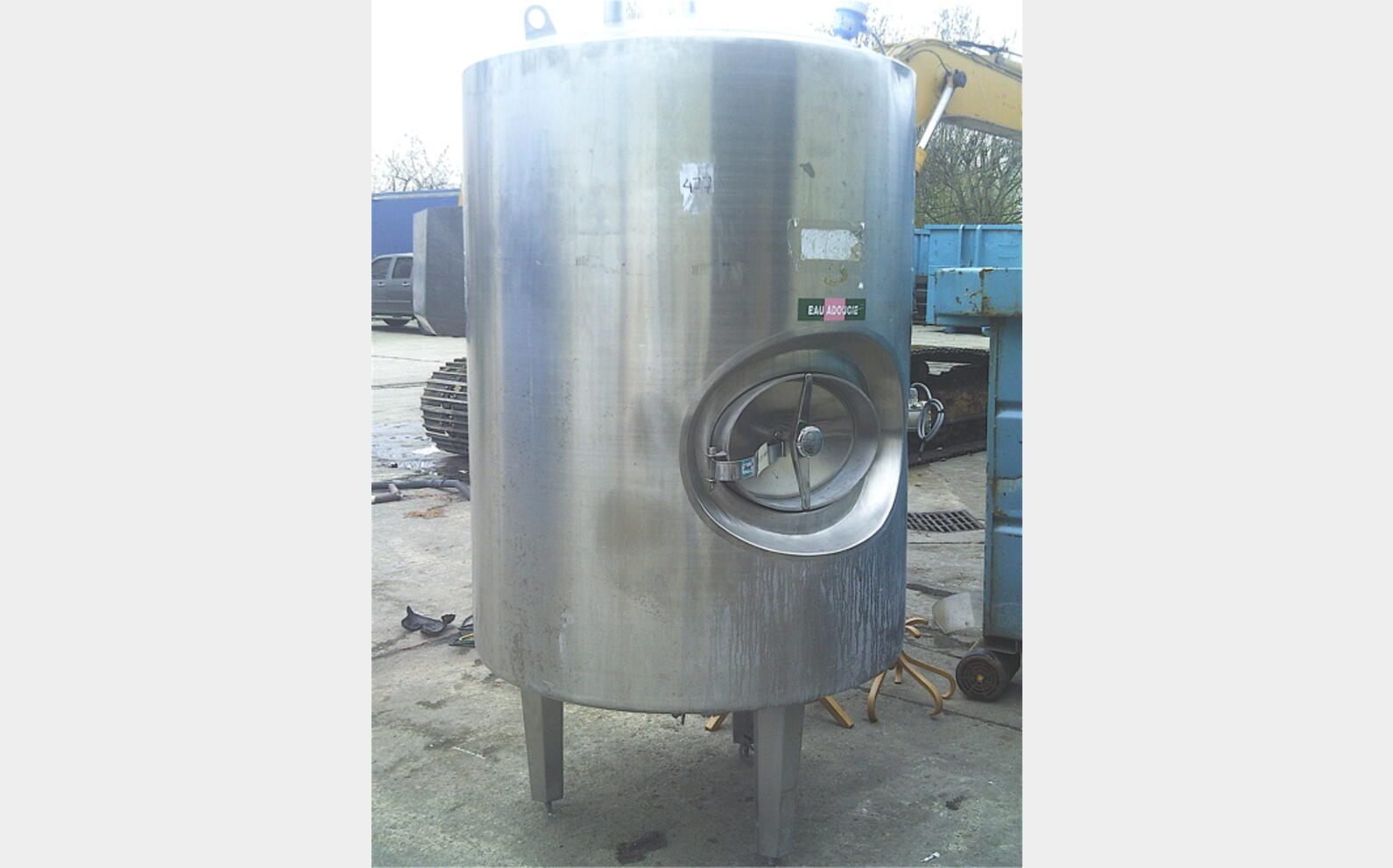 cuve stockage INOX isol&eacute;e Volume : 1000 litres.