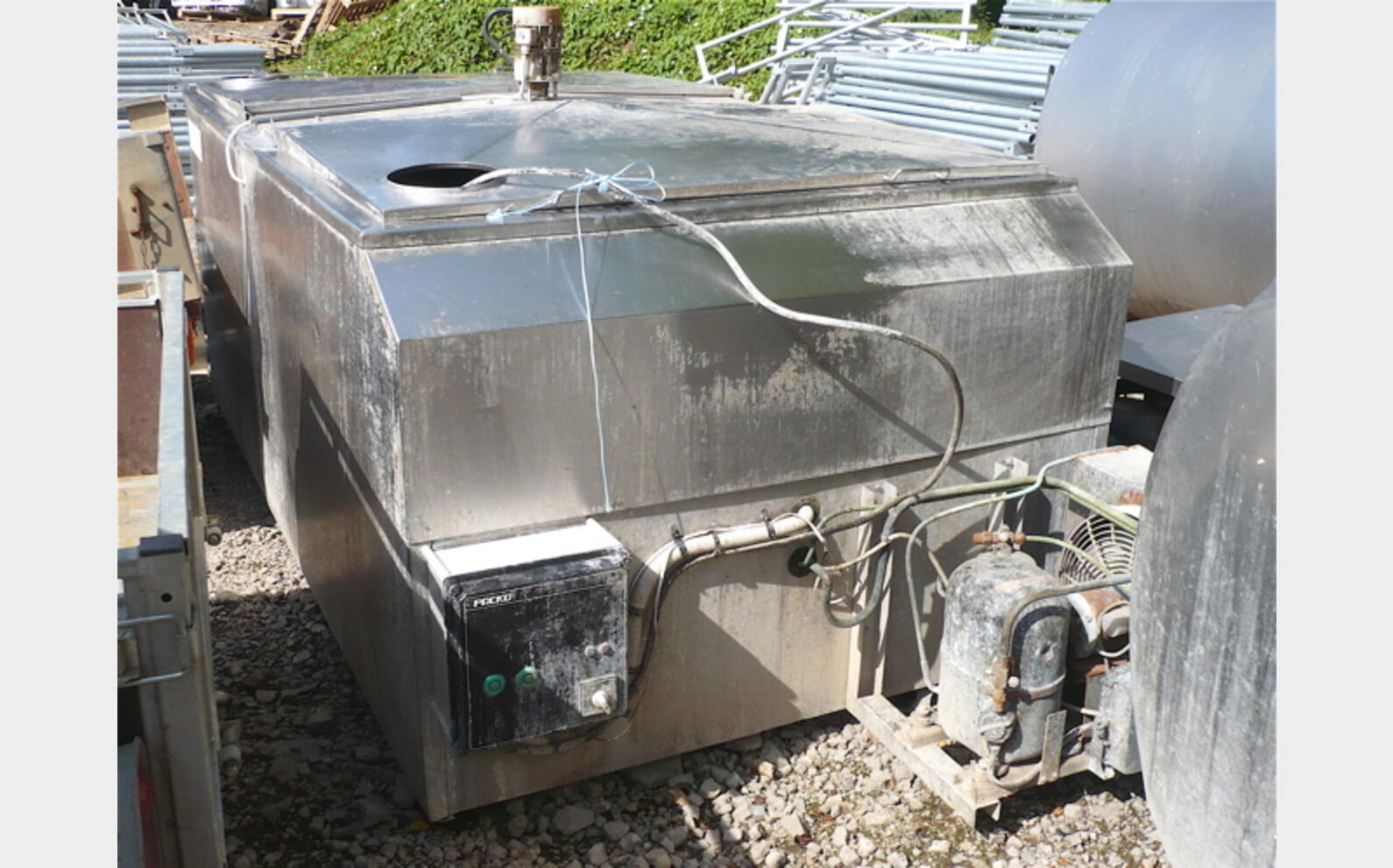 Tank &agrave; lait INOX 304 Volume : 1.800 litres
