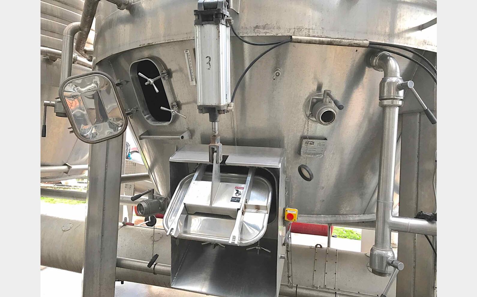 Cuve inox compartiment&eacute;e Capacit&eacute; totale 464 hls