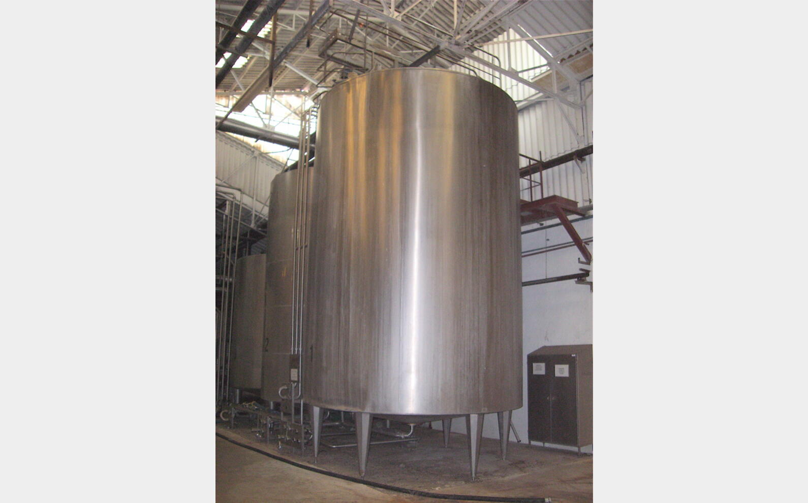 Cuve verticale INOX 304 de 500 hls, occasion de marque Pierre Guerin