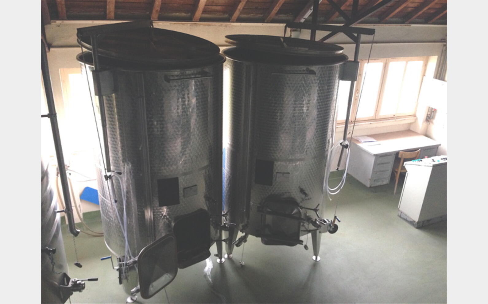 cuve INOX chapeau flottant 2900 litres Ann&eacute;e : 2012 Marque : SK Group