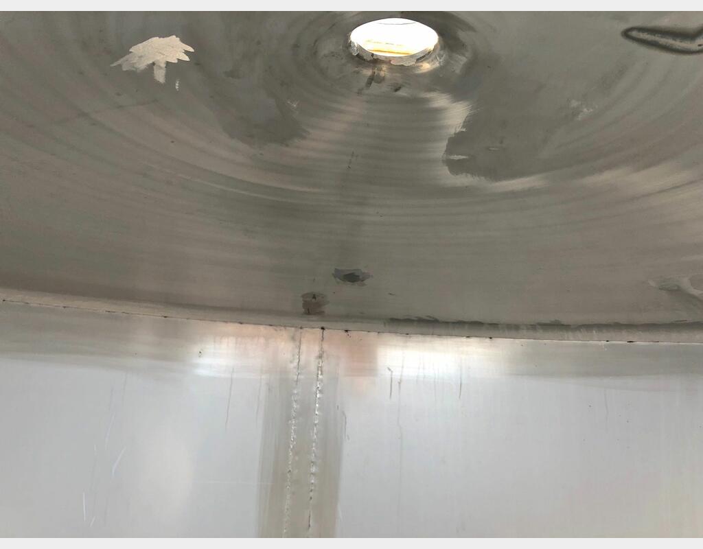 Vertical cylindrical stainless steel tank - Volume: 4000 liters
