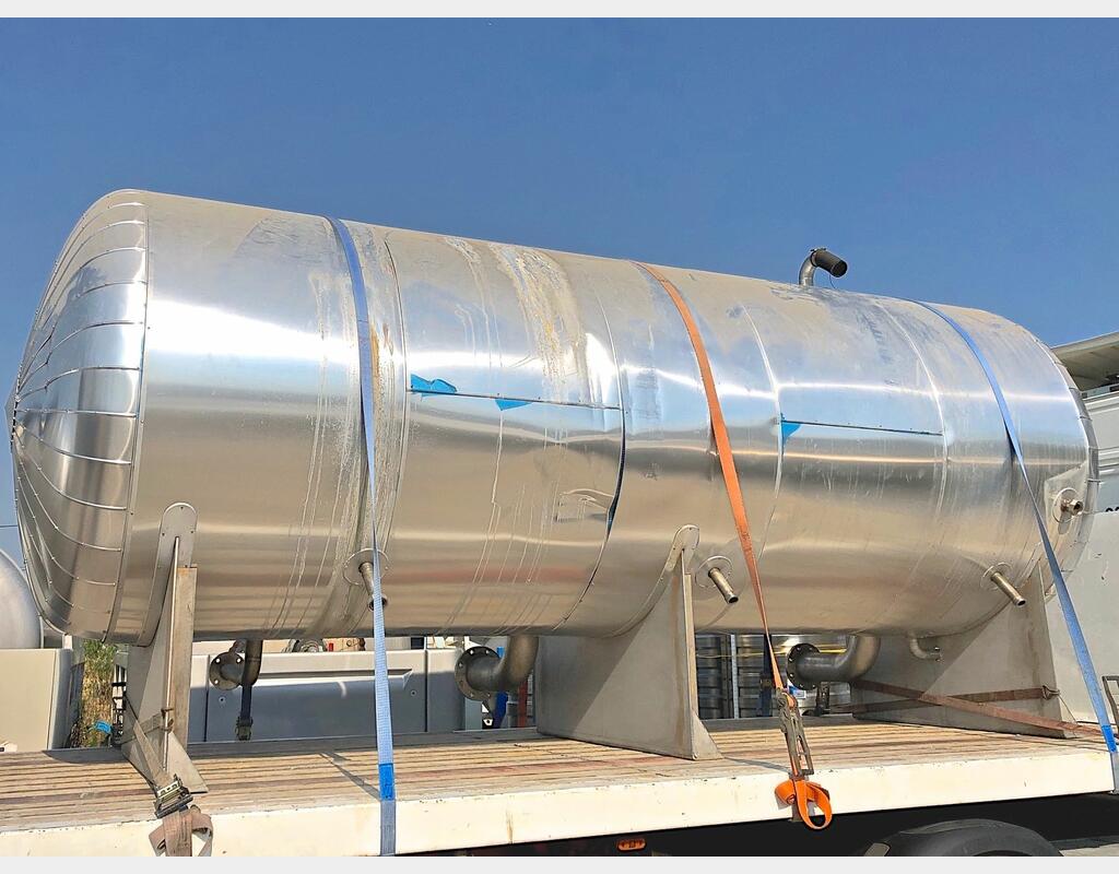 Insulated stainless steel storage tank