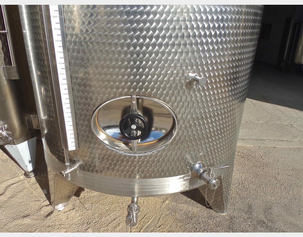 Cuve fermée sur pieds en INOX - Volume : 4300 litres
