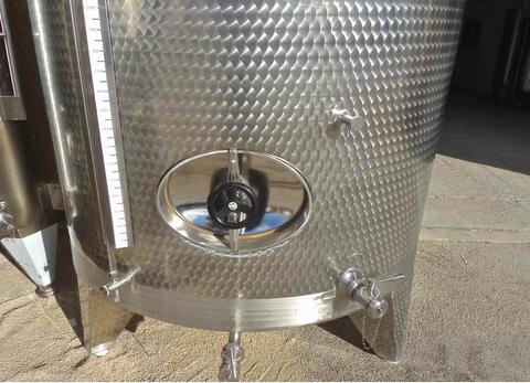 cuve INOX ferm&eacute;e sur pieds de 4300 litres MATERIEL NEUF