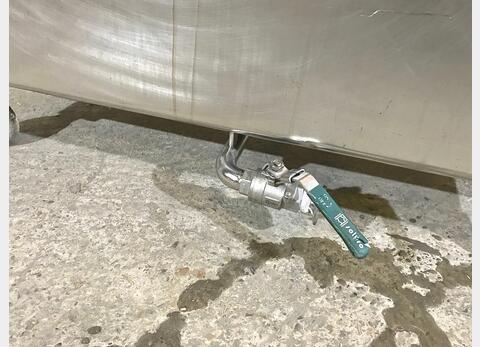 Cuve inox de stockage parall&eacute;l&eacute;pip&egrave;dique