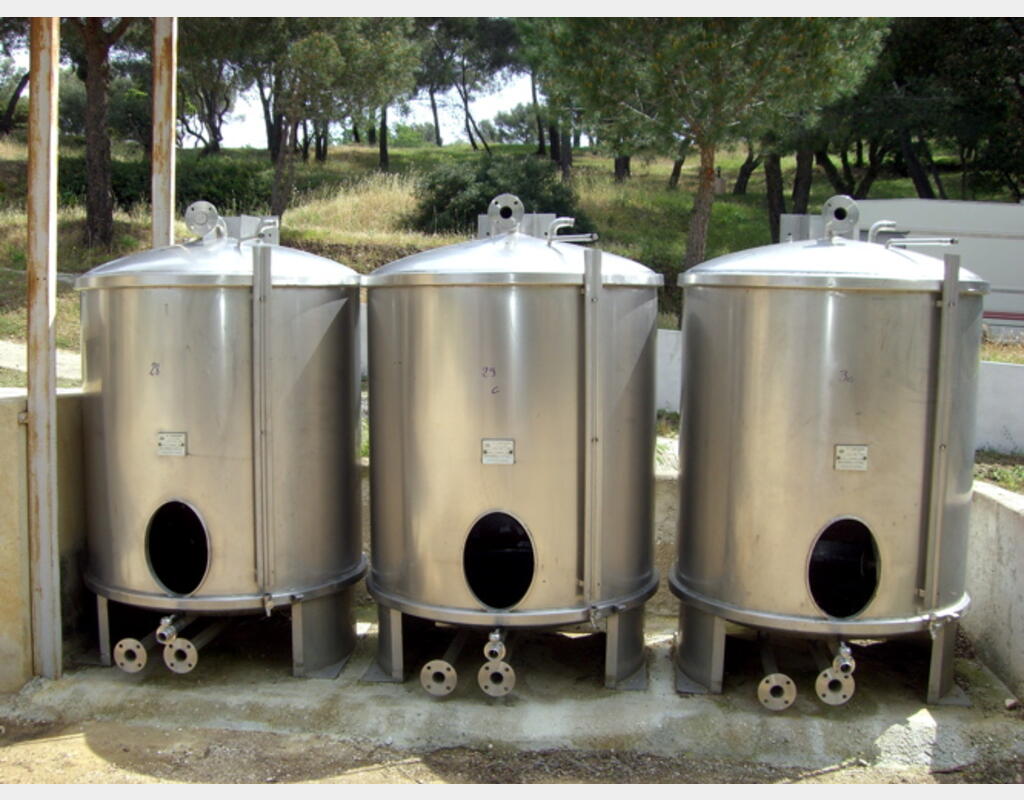 Cuve INOX 304 de 2.500 litres - Fond bombé sur pieds