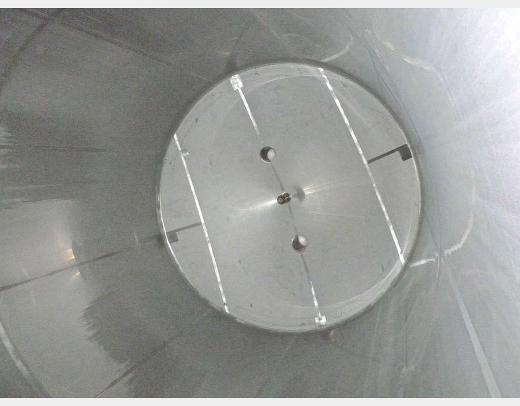 Cuve inox cylindrique verticale agitée - isolée sur jupe capacité 1000 hls