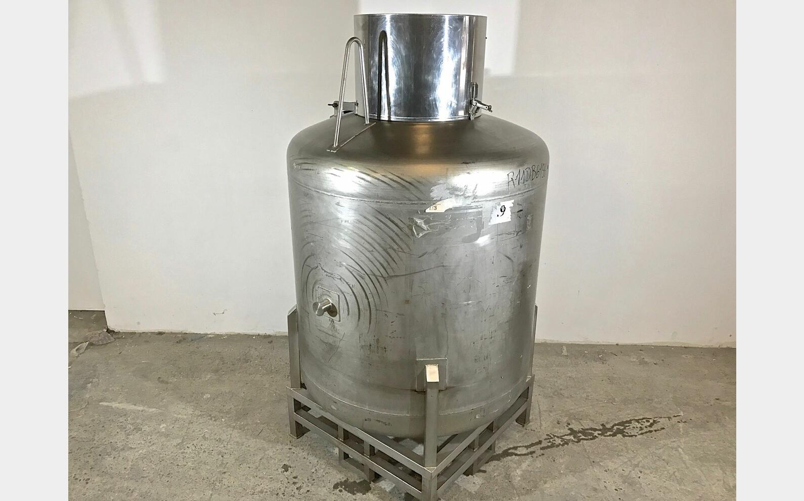 Cuve inox de stockage cylindrique