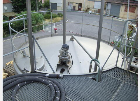 Cuve de stockage verticale de 30 m3 - INOX 304, agitée et isolée