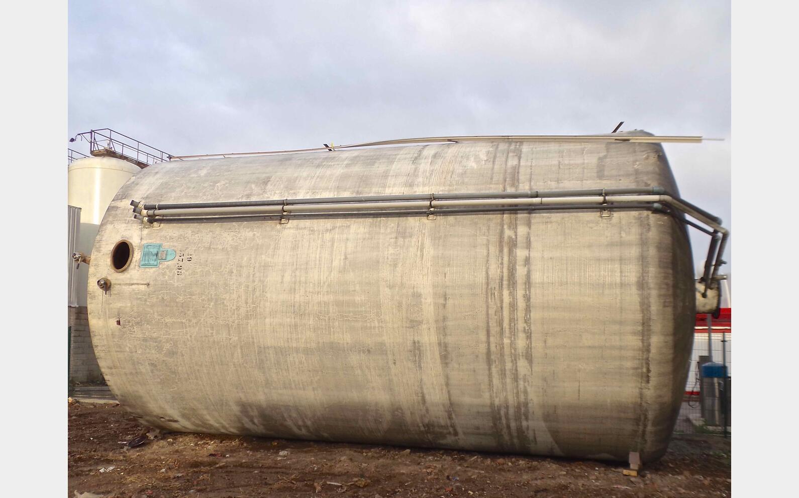 Cuve fibre fond plat sur radier Volume : 163 795 litres (1637.95 hls)