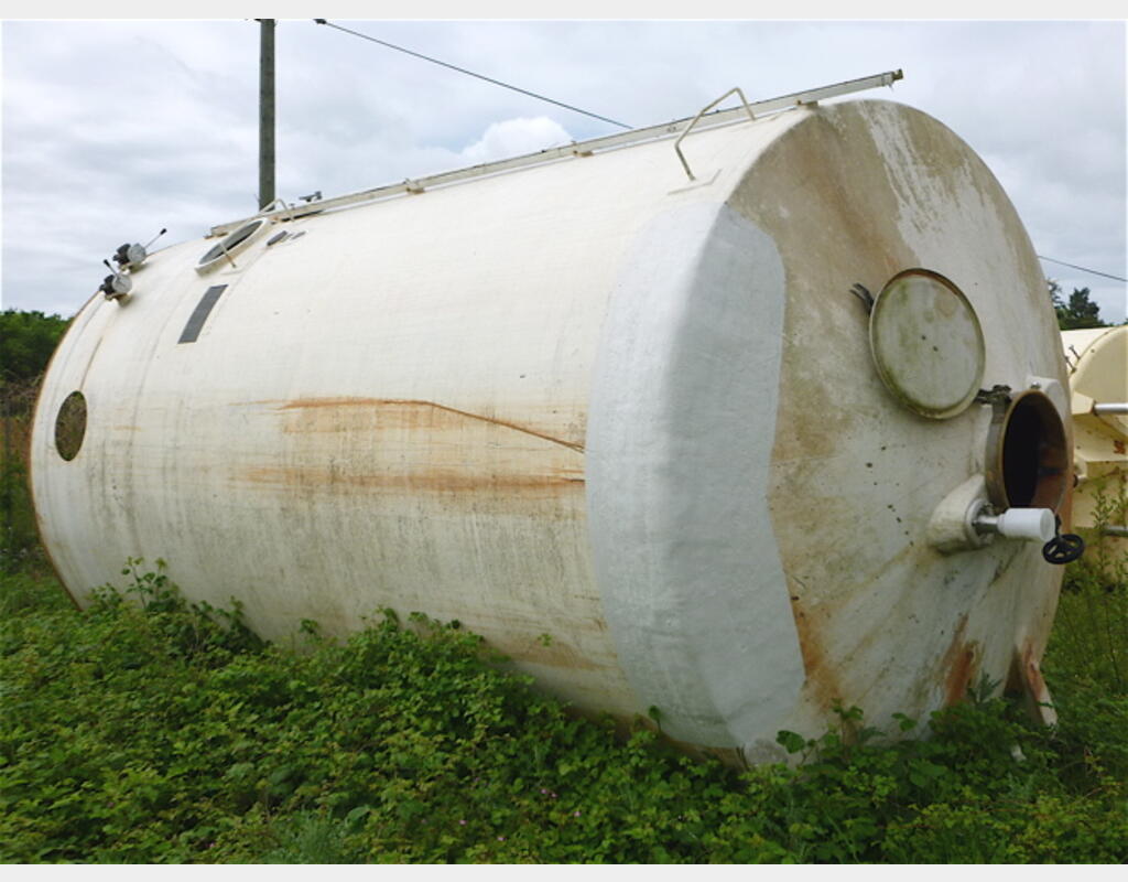 cuve stockage polyester Volume : 300 hecto (30000 litres)