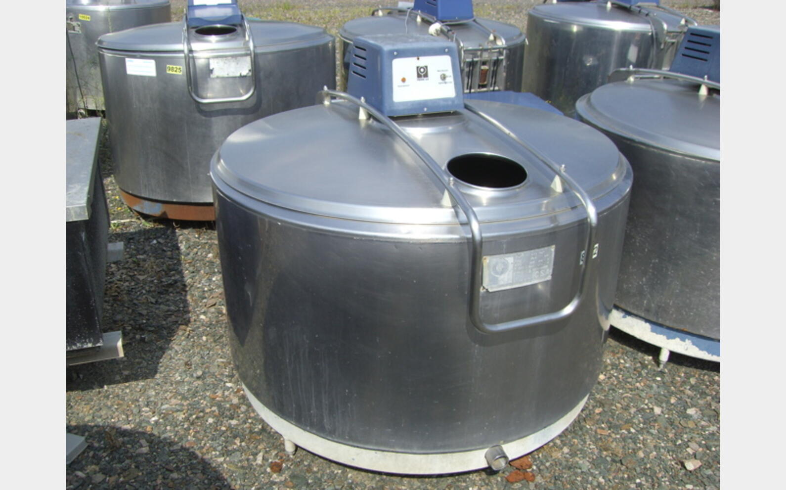 Tank &agrave; lait 550 litres Groupe de froid et agitation .
