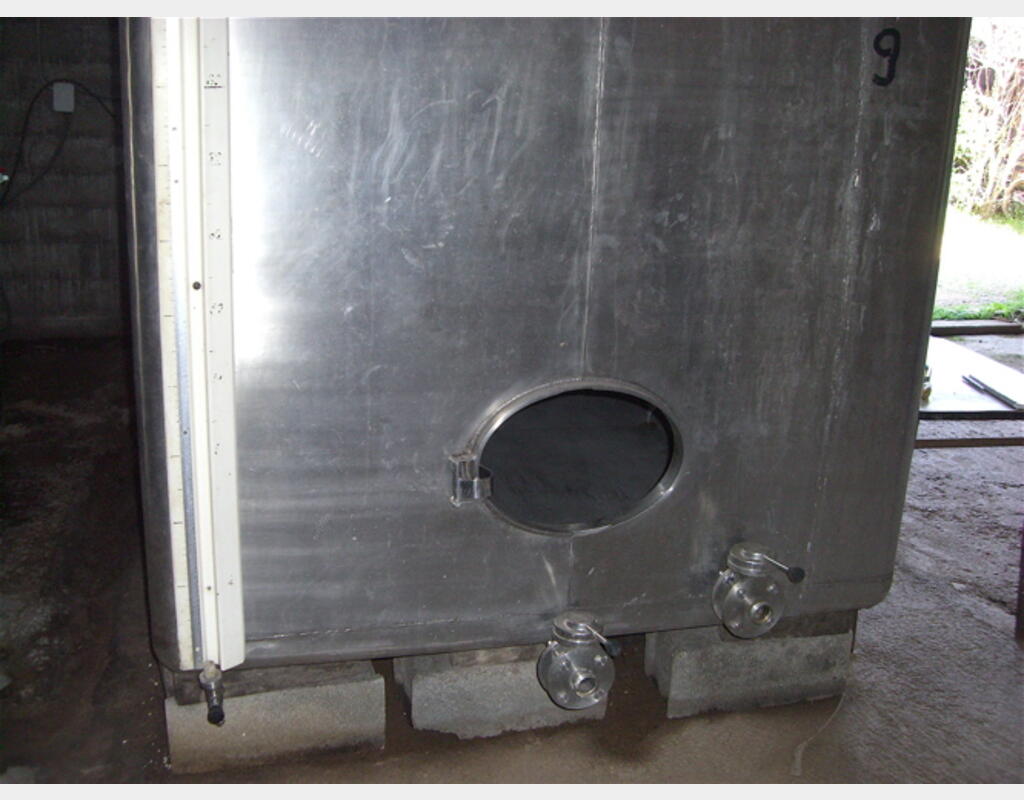 Cuve de stockage INOX , 120 hls - Rectangulaire fond plat incliné