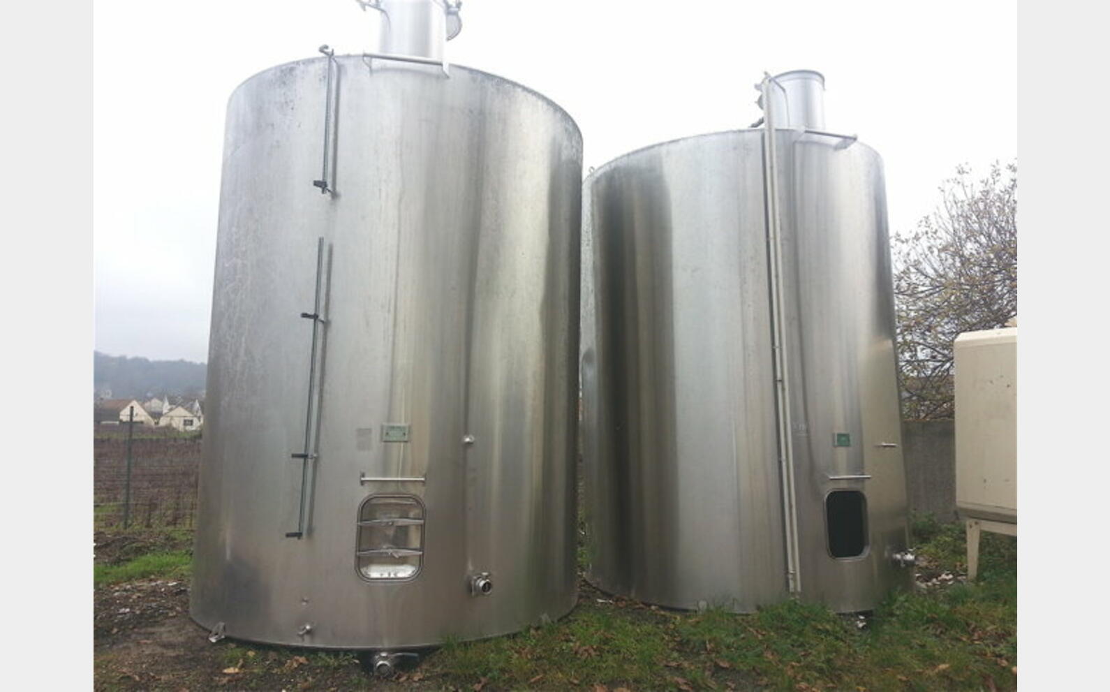 Cuve Inox 316  ferm&eacute;e de 350 hls