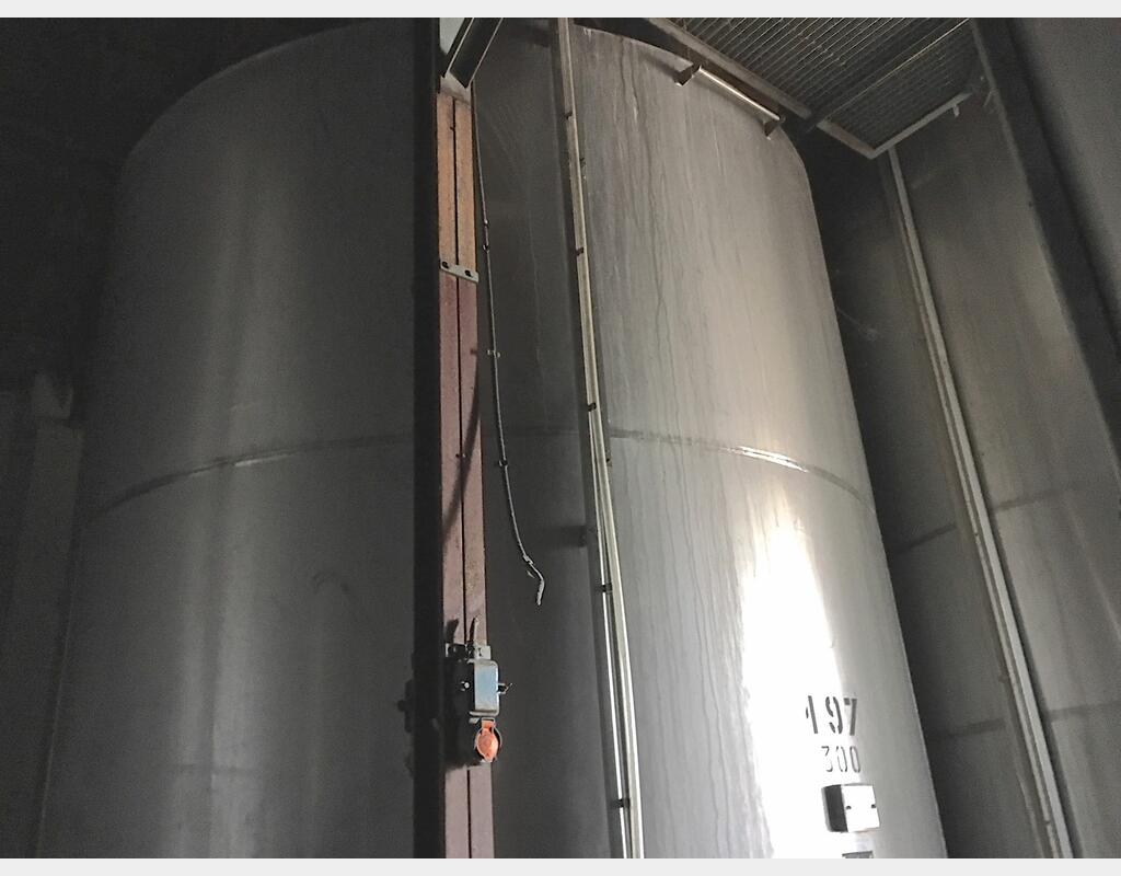 Cuve Inox cylindrique verticale - fond plat de 30 000 litres