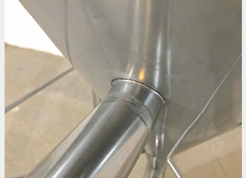 Cuve ferm&eacute;e sur pieds cylindro conique MATERIEL NEUF