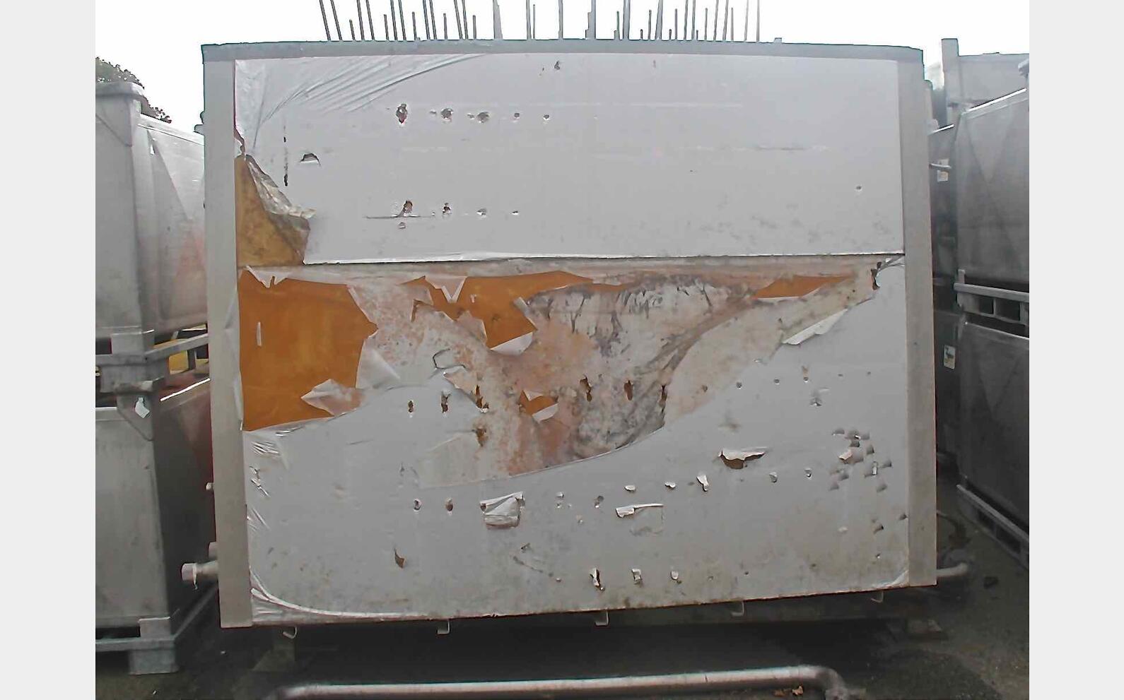 cuve stockage Inox isol&eacute;e parall&eacute;l&eacute;pip&egrave;dique