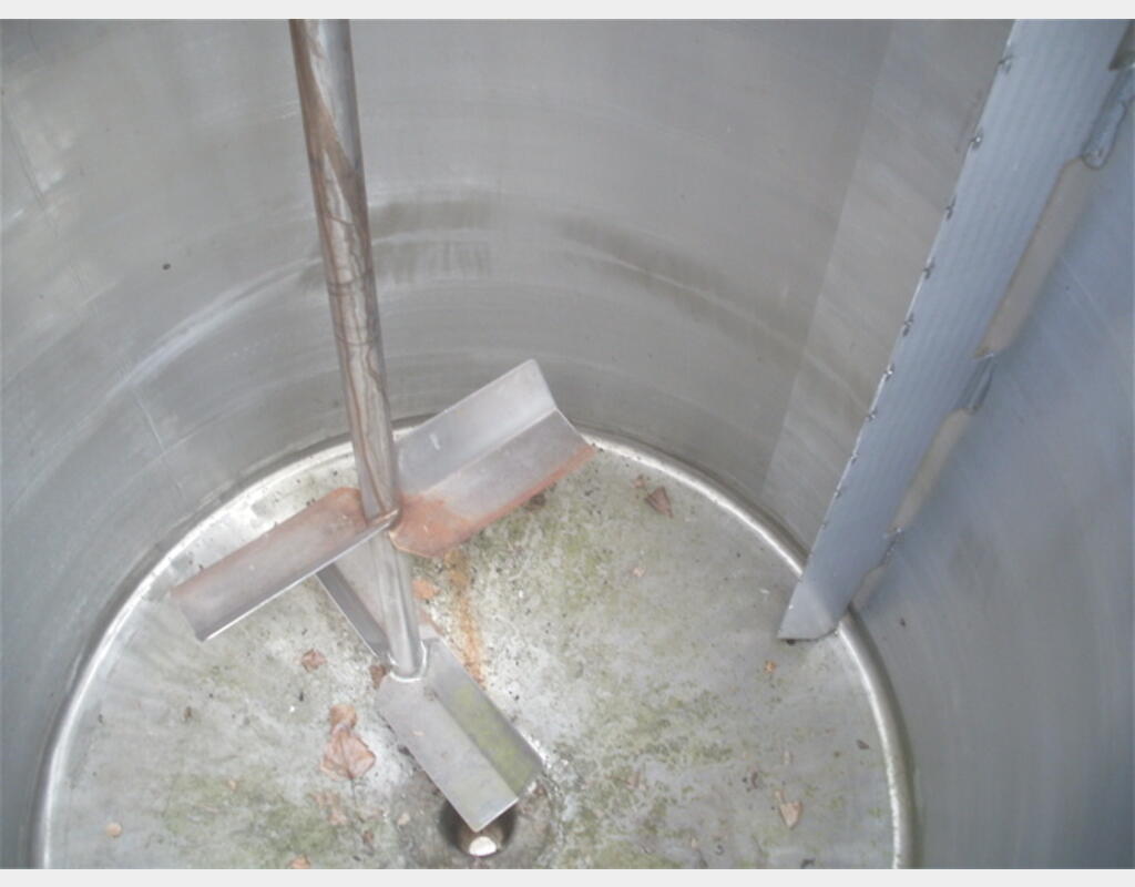 Cuve INOX  calorifugée 2000 L - avec arbre d'agitation