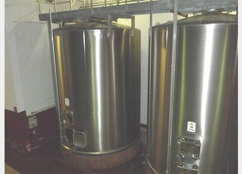 Cuve de stockage INOX - Fond plat incliné sur massif béton