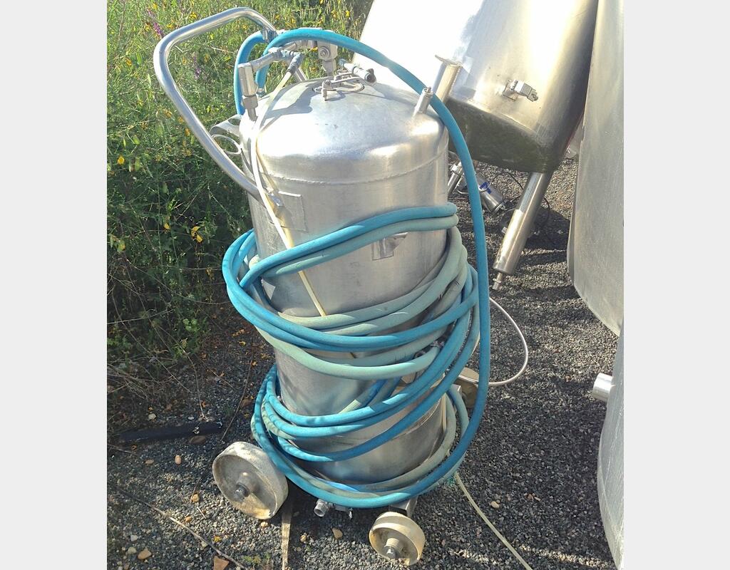 Cuve inox sur roulettes