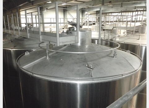 Cuve INOX 316L sur socle serpentin int&eacute;rieur Agroalimentaire Volume : 1230 hecto (123000 litres)