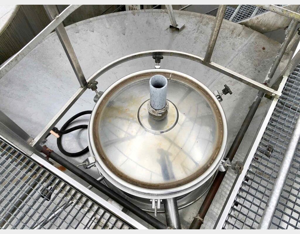 Cuve de stockage inox sur radier - Volume : 400 hectos (40000 litres)