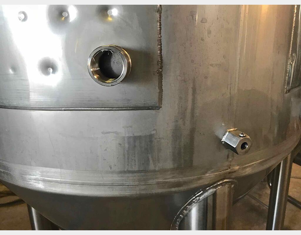 304 stainless steel tank - Closed - On feet - Cylindrical-conical