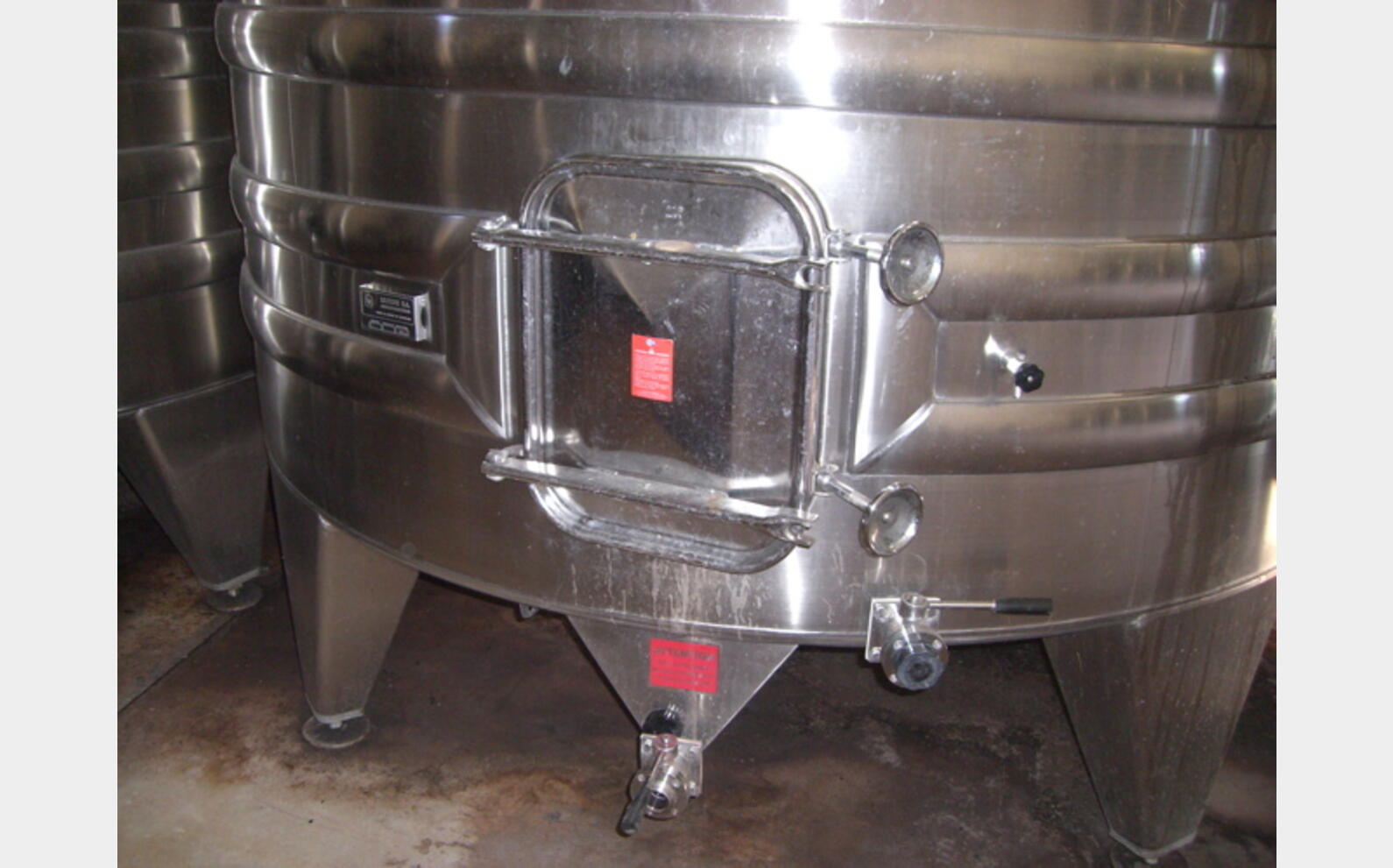 Cuve INOX fond conique sur pieds